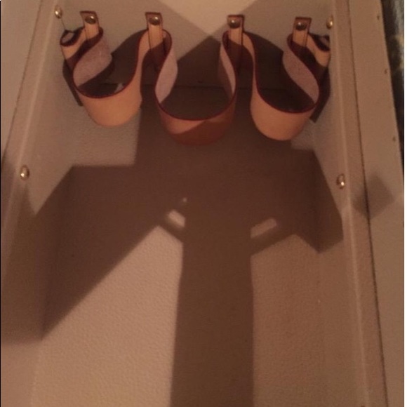 Louis Vuitton - Picture 4 of 8